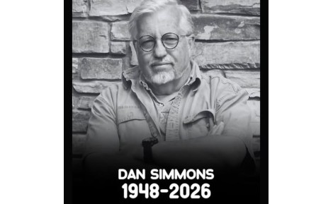 21 lutego odszedł Dan Simmons